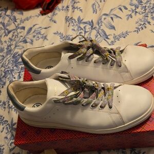 Tory Burch Howell Court White Blue Calla Napa Leather Sneakers. Size 10.5.